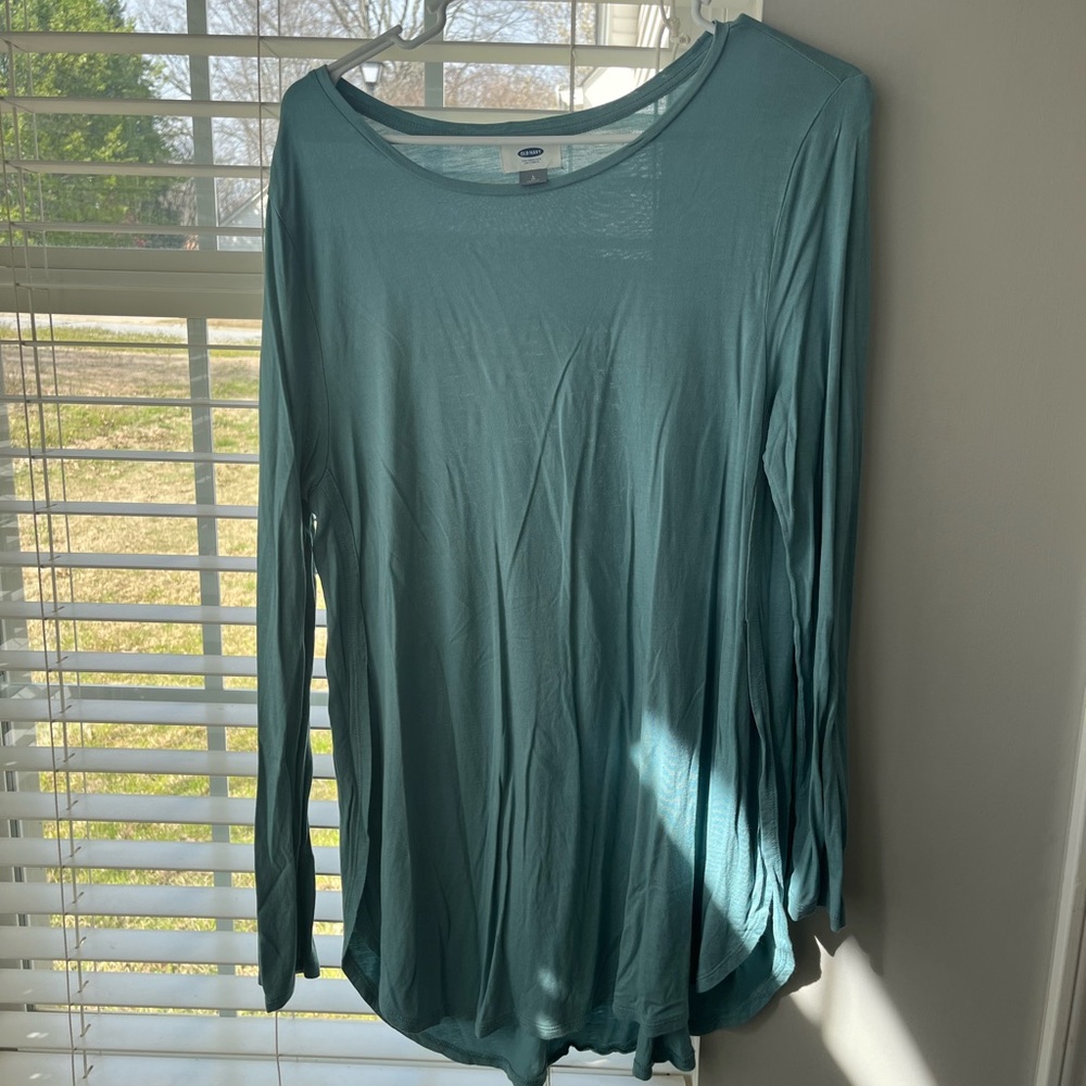 Teal tunic that’s great for leggings or jean shorts.